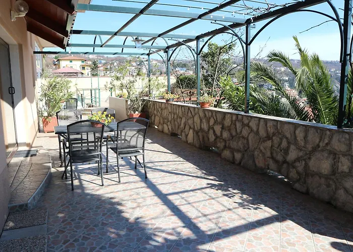 Komel Ii Apartamento Opatija